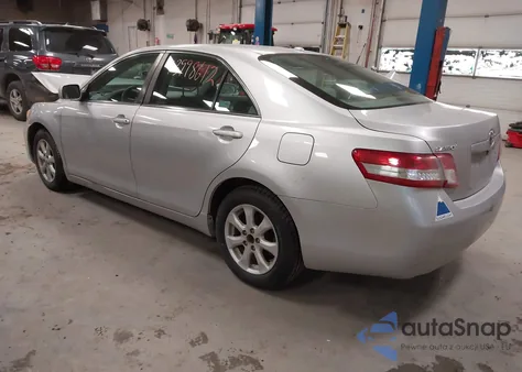 2011 Toyota Camry Le z USA, uszkodzony, nr VIN 4T4BF3EK7BR101407